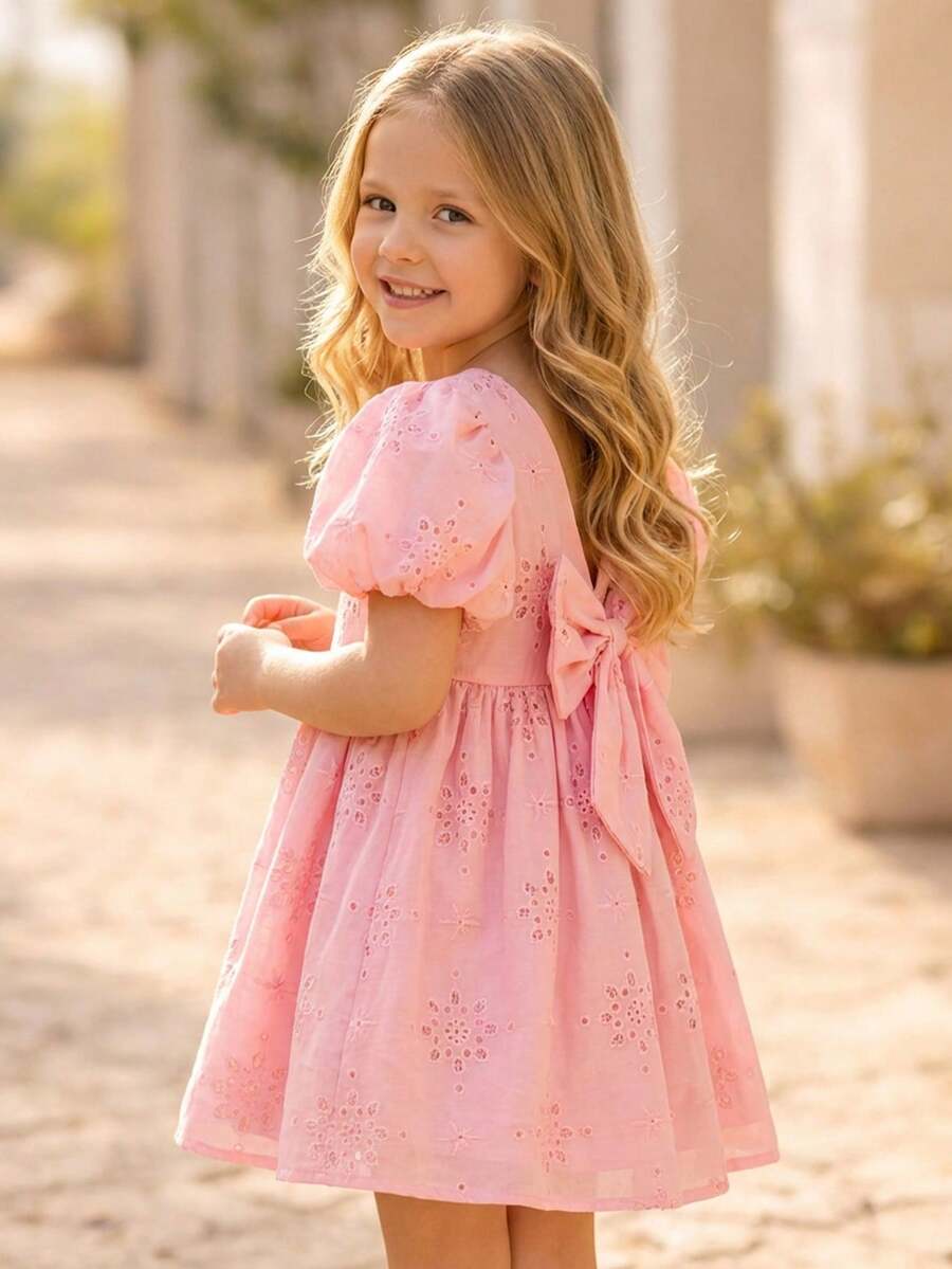 Emery Rose Kids Emery Rose Kids 这款粉色刺绣褶皱A字层叠碎花连衣裙,尽显少女可爱优雅气质,适合外出、派对、春夏、度假等场合。刺绣连衣裙 - 粉色 - 查看 1