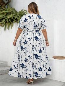 SHEIN CURVE+ 休闲复古大碎花宽松大码抽绳连衣裙，适合春夏穿着，适合丰满身材，适合度假穿着，飘逸连衣裙，女士沙滩装/沙滩裙/沙滩度假装/沙滩必备/毕业典礼/下午茶会连衣裙/夏季/乡村/沙滩度假装/沙滩装/沙滩服饰 - 彩色 - 查看 3