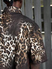 NEON BLANC Áo sơ mi nam tay ngắn cài một hàng khuy, họa tiết chữ cái và da báo, kiểu dáng thường ngày, đa năng. - màu nâu - Xem 5