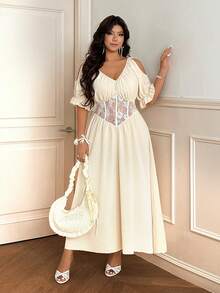Vionelle Robe courte à manches courtes, col en V, texturée et brillante, en dentelle ajourée, pour femmes grandes tailles, collection Printemps/Été 2026. Convient pour les mariages, événements, rendez-vous et sorties - Nude - Voir 4