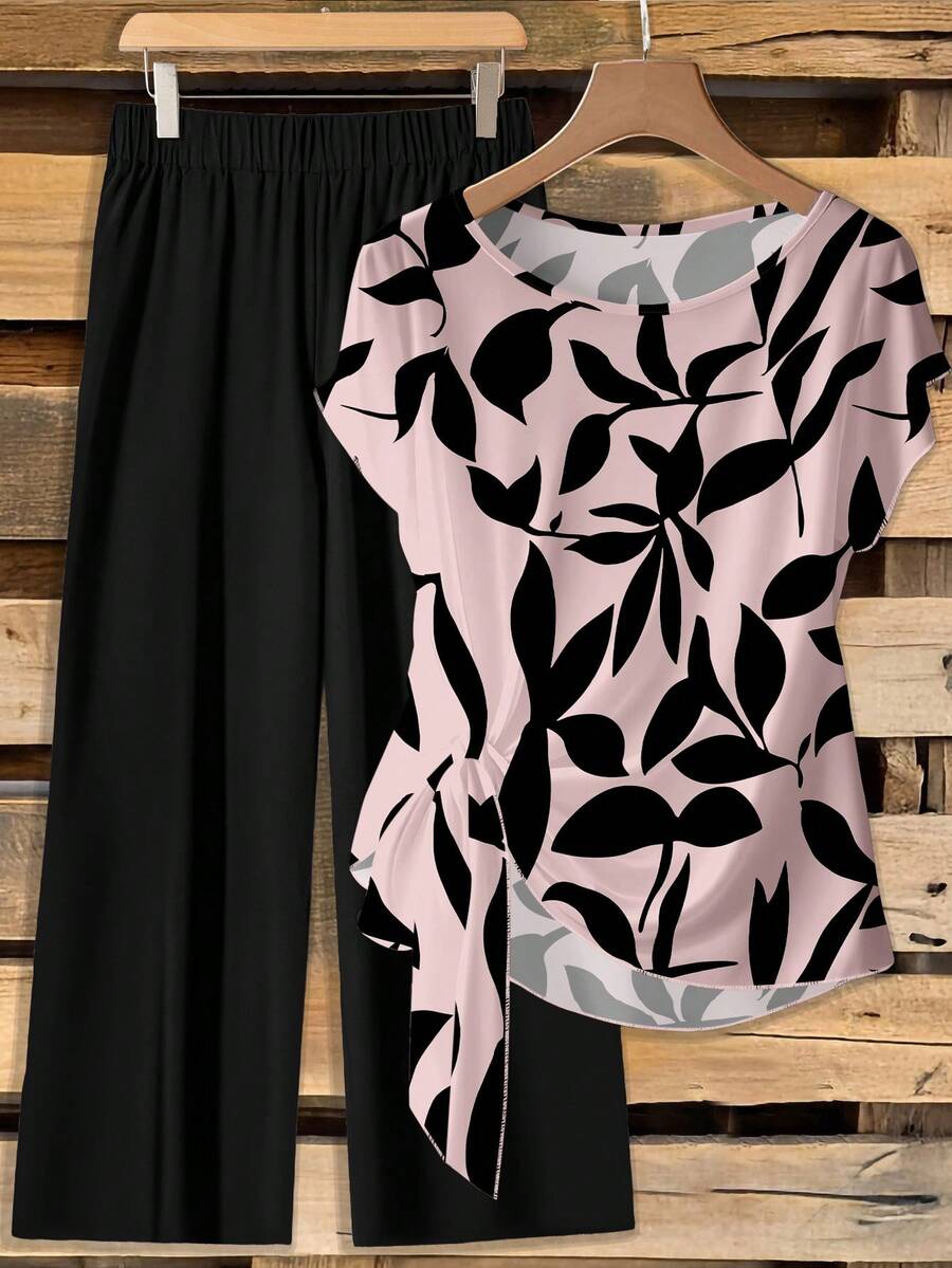 SHEIN Clasi 休闲复古优雅通勤百搭暖粉黑花卉印花图案，舒适保暖的女士圆领宽松短袖衬衫配蝴蝶结和直筒宽松长裤两件套，适合秋冬季穿着。 - 彩色 - 查看 1