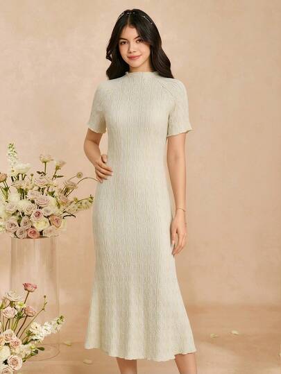 SHEIN Đầm dài tay ngắn cổ cao, kiểu dáng tối giản thanh lịch, chất liệu vải gân mềm mại, thích hợp cho các bạn gái tuổi teen vào mùa xuân và mùa hè.