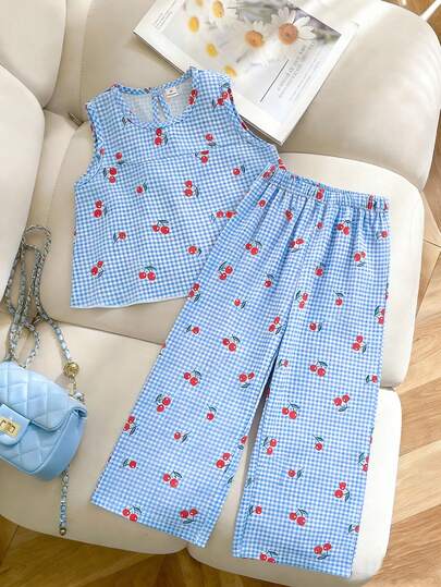 SHEIN Elladie kids 少女简约时尚蓝白格纹樱桃印花无袖上衣搭配宽松直筒裤套装，活力四射的春夏日常穿搭