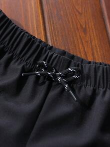 SHEIN Streecool Kids 4件套男童休闲运动学院风街头时尚纯色拼接短裤，适合日常穿着、上学、外出、运动、春夏穿着。为男童提供多种搭配选择和多样化的服装组合。整体设计简约优雅，穿着舒适时尚。 - 彩色 - 查看 3