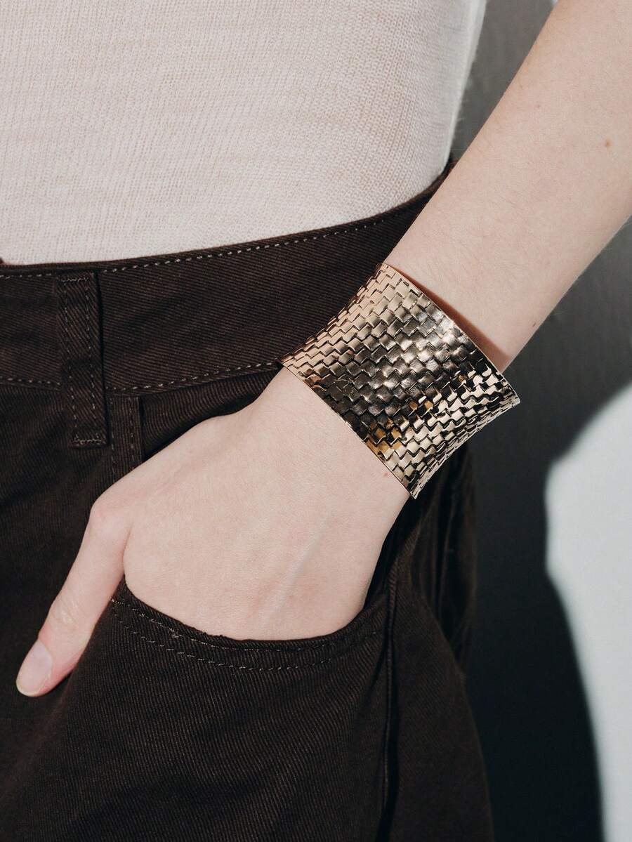 Noxbound Cross-Border Fashion Light Luxury Retro Metal Woven Wide Version Self-Discipline Bracelet, High-End Glossy Curved Opening Bracelet,Minimalist/Vintage/Elegant,For Mom/Women/Girl/Mother,Summer/Beach/Prom/Part/Vacation/Travel,BOHEMIAN/Modern/Chic,Daily Wear/Work Day - Gu Jin - View 1