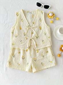 SHEIN Conjunto informal de 2 piezas de top con tirantes de lazo de jacquard amarillo y shorts para niña preadolescente - Amarillo - Ver 2