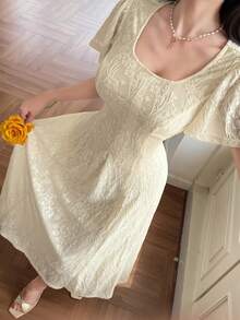DAZY 女士优雅花卉纹理花瓣袖中长连衣裙，春夏女式连衣裙 - 米色 - 查看 5