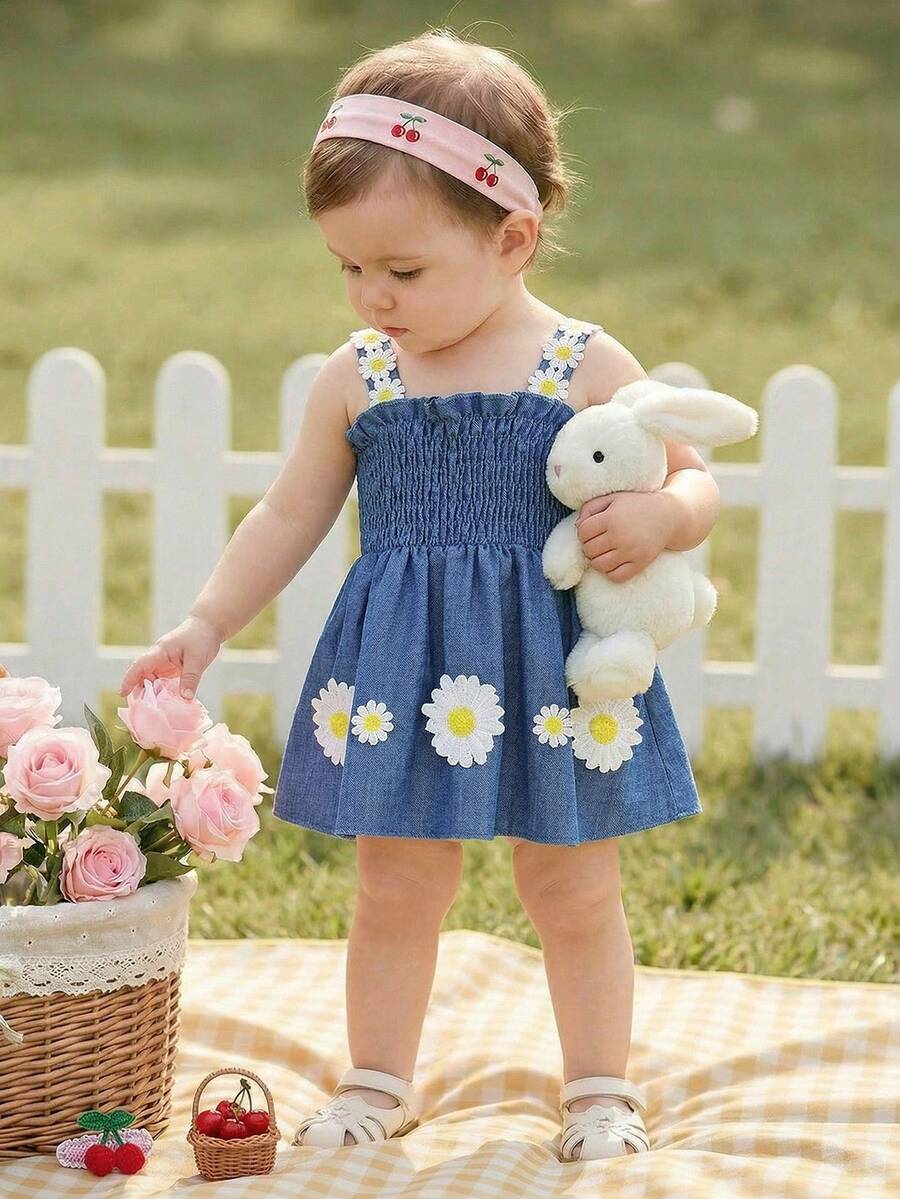 SHEIN Newborn Baby Girl Dress, Cute Vacation Style Blue Plaid Floral Embroidery Cami Dress, Suitable For Spring/Summer Outings, Parties, Photoshoots, School, 1-9M, Soft & Comfortable Fabric, 2026 Spring/Summer New Fashion Baby Girl Summer Dress Baby Denim Dress Newborn Baby Girl Dresses - Multicolor - View 1
