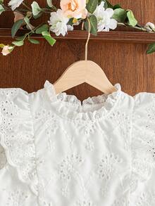 SHEIN 2件組全白夏季茶會法式風刺繡布料荷葉領短袖上衣與直筒長褲女童套裝 - 白色 - 查看 6