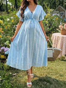 SHEIN 孕婦V領荷葉邊繫帶條紋寬鬆夏季洋裝 拍照用 海軍藍 1960年代風 - 藍色 - 查看 1