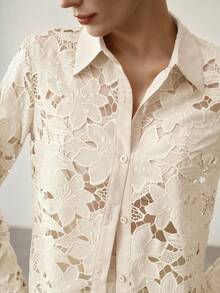 MOTF PREMIUM BLUS LENGAN PANJANG WANITA DENGAN RENDA BERLUBANG, ELEGAN, DAN TERLIHAT MUDA - Krem - View 5