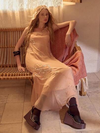 MOTF STUDIO ĐẦM HAI DÂY NỮ XẾP NẾP BẰNG VẢI CHIFFON THÊU KIM TUYẾN, VIỀN KHÔNG ĐỐI XỨNG