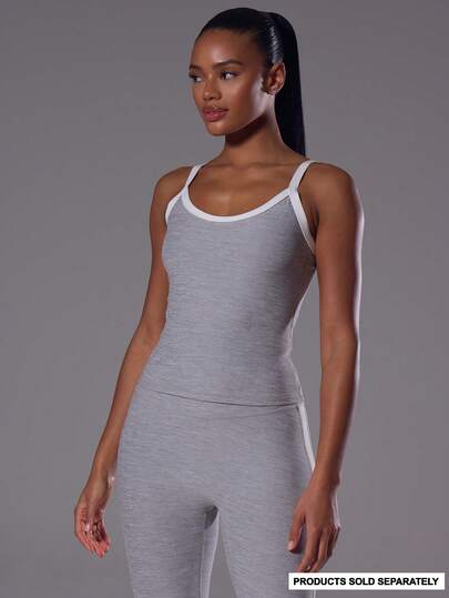 Musera Sport 白色撞色圆领运动上衣，适合健身、运动、普拉提、日常休闲穿着，芙蓉花色