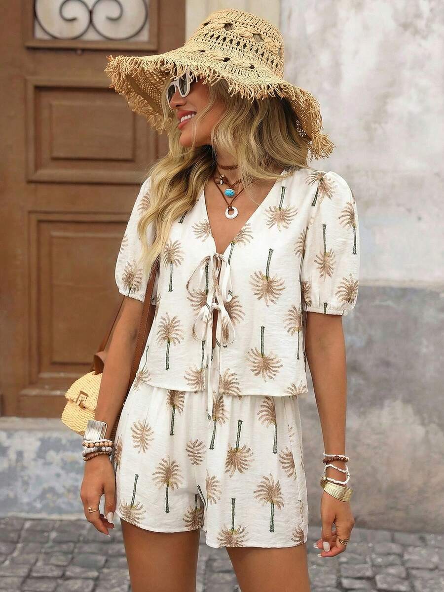 Brillora Bộ đồ đi biển 2 mảnh buộc dây in họa tiết lãng mạn, thanh lịch dành cho nữ, thích hợp cho mùa xuân/hè, trang phục nghỉ dưỡng, trang phục đi biển cho nữ, bộ đồ mùa hè phối hợp phong cách boho cho nữ, bộ đồ hai mảnh buộc dây phía trước cổ chữ V in hình cây dừa in họa tiết mùa hè 2026, áo crop top tay phồng và quần short cạp cao, trang phục đi biển thường ngày phong cách Pháp nhẹ nhàng, bộ đồ mùa hè ôm sát thoáng khí, trang phục đi biển cho nữ, bộ đồ nghỉ lễ cho nữ, bộ đồ 2 mảnh. - Màu be - Xem 1