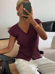 Áo khoác cardigan nữ màu trơn dáng ôm cổ chữ V, chất liệu co giãn mỏng, thích hợp mặc mùa hè. - Màu Đỏ Sâu - Xem 4