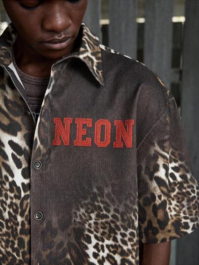 NEON BLANC Camisa de manga corta casual y versátil de uso diario con estampado de letras y leopardo de solapa única para hombres