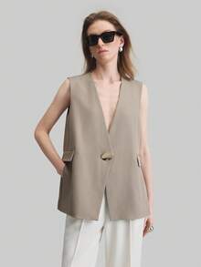 Ontre 2025春夏新款休闲宽松卡其色女式马甲外套，都市休闲风，现代都市休闲时尚商务休闲女装，低调复古优雅，轻松打造高端都市通勤装扮，高品质机场女装，高端面料，高端优雅复古邮轮婚礼宾客着装 - 卡其色 - 查看 8