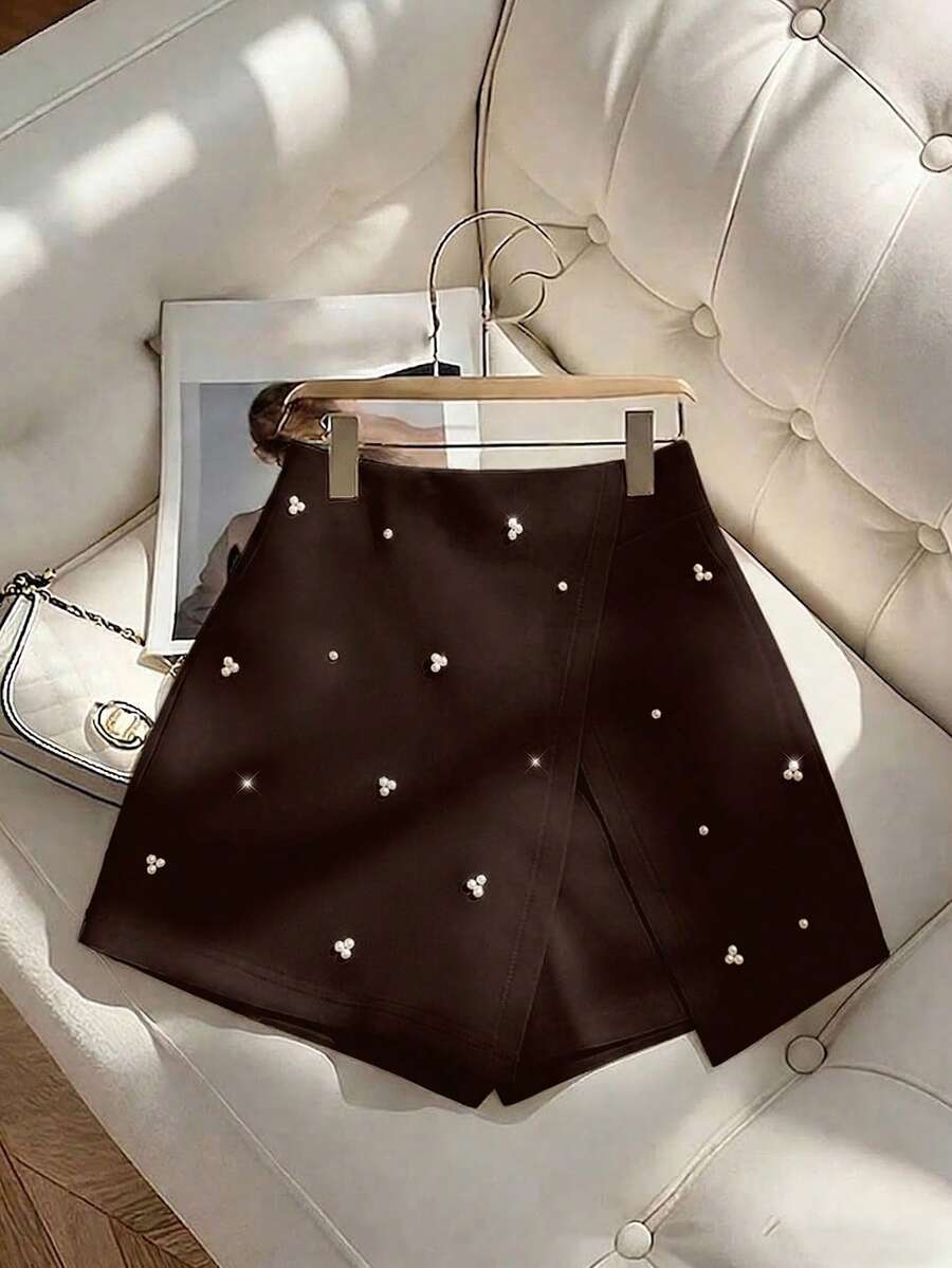 Franclia 女士俏皮时尚仿珍珠装饰不对称二合一裙裤，适合度假、派对、约会和办公穿着 - 棕色 - 查看 1