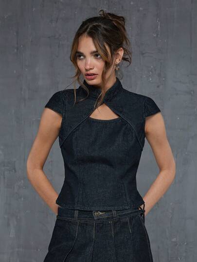 COUREZ Top de mezclilla con mangas cortas y corte delantero en lavado azul oscuro / Ropa de primavera Y2K para mujeres, blusas negras lindas para salir, atuendos de verano para mujeres, atuendos de festival, atuendos de concierto, blusas de verano