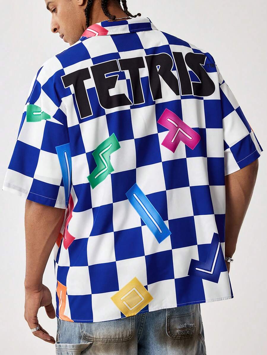 Tetris™ X SHEIN قميص رجالي فضفاض أحادي الصدر بأكمام قصيرة ذو نقشة مربعات - ازرق وابيض - مشاهدة 1