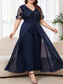 Reflora Macacão plus size elegante com bordado floral e patchwork em tule, ideal para o verão. - Azul - Ver 10