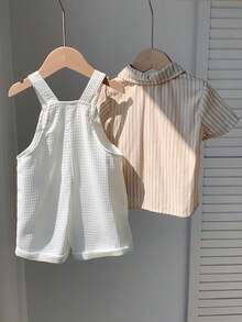 两件套包括：咖啡色条纹Polo衫和可调节肩带白色裤子，男婴夏季休闲装 - 彩色 - 查看 2