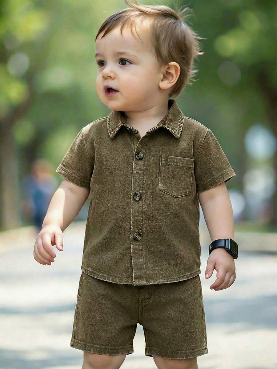 SHEIN Genkimix Kids 2026春夏新款时尚柔软舒适弹力面料,夏季旅行必备,男童绿色休闲宽松两件套 - 短袖衬衫和外套,户外街头风 - 綠色 - 查看 1