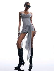 LYSMO 2026新款极简主义春夏女装深V领波点无袖露腿连衣裙，适合女士派对、正式场合、拍照等各种场合，惊艳全场。 - 灰色 - 查看 3