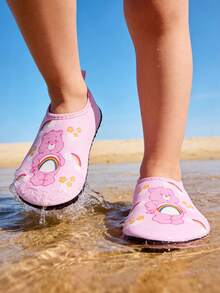 SHEIN X Care Bears أحذية مائية رياضية كاجوال للأطفال الصغار والأطفال، مضادة للانزلاق، مريحة وقابلة للتنفس، بنمط كرتوني لطيف، أحذية شاطئ للبنات - وردي - مشاهدة 7
