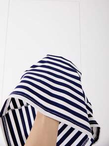 SHEIN Bộ đồ trẻ em Casuvi 2 món gồm áo thun tay ngắn cổ polo kẻ sọc và quần ống rộng dệt kim cho bé gái, phong cách retro Mỹ thường ngày, thích hợp mặc hàng ngày vào mùa xuân/hè. - Màu xanh hải quân - Xem 5