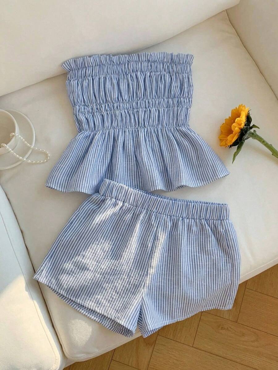 SHEIN 少女休闲可爱蓝白条纹抹胸上衣和短裤两件套，适合夏季、派对、旅行、通勤、度假等场合。 - 藍白色 - 查看 1