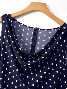 GlowEve CURVE 大码女式休闲早春经典黑色波点垂褶领无袖系腰连衣裙 - 藏蓝色 - 查看 6