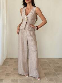 SHEIN Tall 女士优雅、简约、休闲、时尚、通勤、都市、现代、度假、波西米亚风、舒适的 V 领条纹背心，配有金属扣，搭配卡其色高腰裤两件套。 - 棕色 - 查看 3