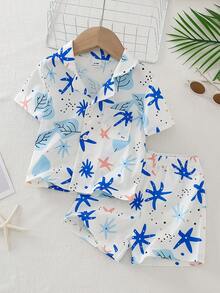 2 piezas Conjunto de pijama de niño pequeño con camisa tipo polo con estampado de estrella de mar y hojas y pantalón corto, de tela de punto suave y retardante de llamas - Blanco - Ver 1