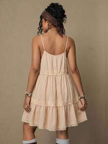 Freevana 加大码波西米亚杏色吊带连衣裙，蕾丝拼接宽松娃娃裙，复古度假风显瘦短款连衣裙 - 杏色 - 查看 2