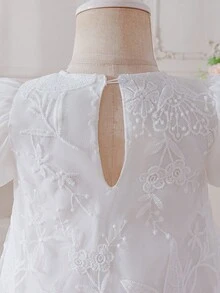 SHEIN Glamorique Kids 女婴优雅泡泡袖白色蕾丝荷叶边连衣裙，可爱正式礼服 - 白色 - 查看 5