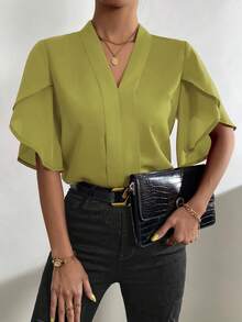 Balvessa 女士简约纯色V领荷叶袖衬衫，适合夏季通勤 - 橄欖綠 - 查看 4