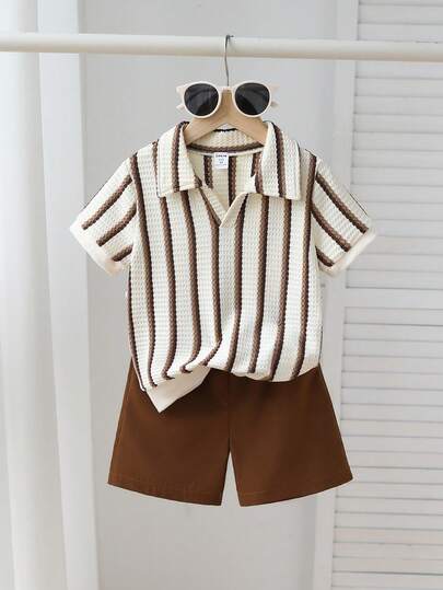 2pcs Young Boy Summer Vintage Striped Textured Short Sleeve Polo Shirt + Casual Shorts Set, Shirt With Turndown Collar Small V-Neck Design, Waffle Texture, Suitable For Boys To Wear In Summer For Daily Strolling, Kindergarten, Family Outings, Retaining Childlike Charm With Appropriate Sophistication. Kids Summer Outfit