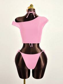Zestiva Conjunto de traje de baño de 3 piezas para mujer Springbreak: Top halter con estampado floral, cobertor con volantes negros y shorts de natación con lazos laterales - Rosa - Ver 2