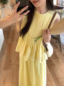 DAZY 女士圆领褶皱无袖休闲衬衫+宽松韩版度假短裤两件套家居服套装，夏季女士休闲装 - 黃色 - 查看 11