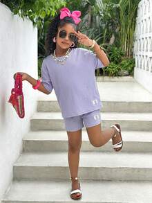 SHEIN Bộ đồ 2 mảnh cho bé gái tuổi teen: Áo cổ tròn kẻ sọc, vai rớt và quần short thắt eo, kiểu dáng thường ngày. - Màu tím - Xem 4