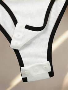 Franclia Áo liền thân cổ cao không đường may, chất liệu gân nổi, dành cho nữ. - Đen và trắng - Xem 4