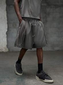 Manfinity RebelGame Pantalones cortos sueltos con cintura con cordón y bolsillos para hombres con placa de metal - Gris - Ver 3