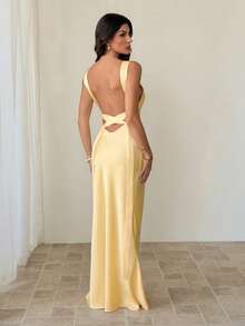 SHEIN Tall 性感简约纯色黄/米色深V领无袖露背系带长裙，适合派对、鸡尾酒会、正式场合、伴娘、生日、圣诞节、商务休闲等场合，也可作为露背连衣裙、黄色婚礼宾客礼服、优雅女士连衣裙、情人节服装等。 - 淡黃色 - 查看 2
