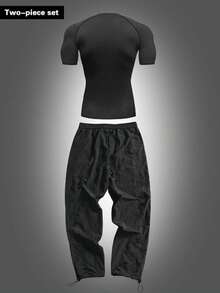 Gym Rark 男士夏季印花圆领短袖T恤和抽绳腰带运动裤套装，健身服 - 黑色 - 查看 2
