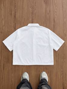 Manfinity Joysei 男士休闲度假涂鸦建筑印花宽松短款衬衫，男士露脐上衣，适合外出和度假 - 白色 - 查看 2