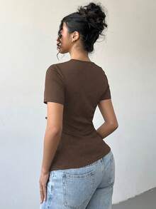 SHEIN Unity Camiseta de cuello redondo con abertura lateral y decoración de lazo con strass para mujer - Marrón - Ver 2