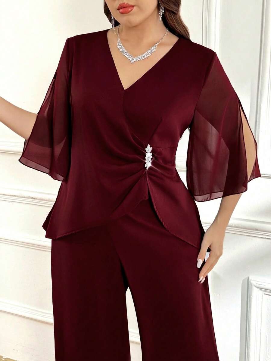 Reflora Conjunto de 2 piezas casual para mujer talla grande con top de cuello en V decorado con strass y pantalones de pierna ancha para otoño - Burdeos - Ver 1