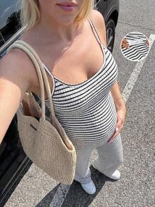 SHEIN Conjunto de maternidad casual de dos piezas a rayas de verano, con diseño básico y sencillo, con una cintura elástica cómoda que no se sentirá apretada. Conjunto de 2 piezas de maternidad casual de vacaciones con estampado a rayas, top de camiseta y pantalones con cintura ajustable - Blanco y Negro - Ver 1