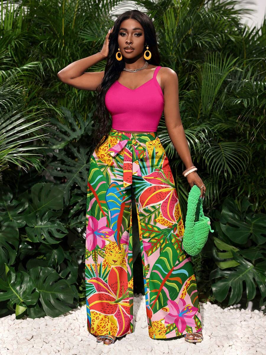 Slaydiva Top de tirantes casual de estilo vacacional en color rosa, combinado con un conjunto de 2 piezas con estampado tropical colorido y de leopardo, adecuado para primavera/verano y vacaciones - Multicolor - Ver 1